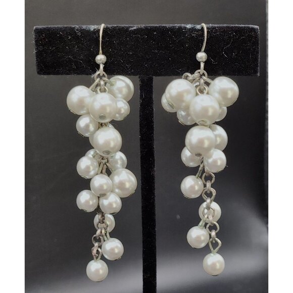 Pearl Cluster Dangle Earrings – Silver-Tone Statement Elegance - Picture 2 of 4